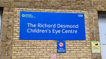 Richard Desmond centre sogn